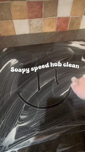 Soapy Sunday speed hob clean. Nothing better than a Sunday reset to prepare you for the week ahead. #sundayreset #speedclean #CleanMotivation #soapy #cleantok