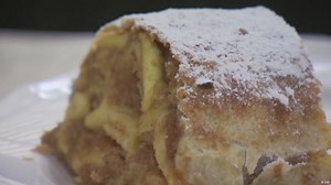 Viennese classic: Apple strudel