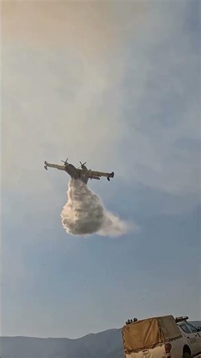 Firefighting helicopter vs Firefighting plane