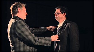 Professional Pickpocket Apollo Robbins Explains the Art of Misdirection