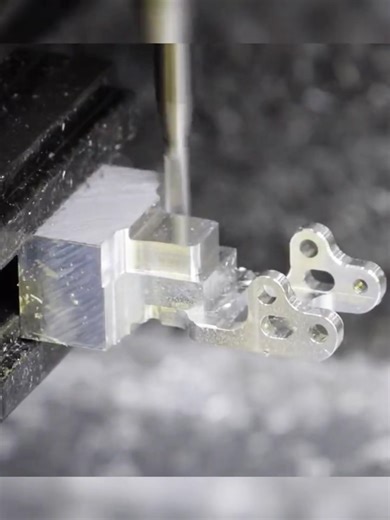 Not your average part 👀 Irregular shape, tight angles, complex paths — and this is where CNC really shows its power ⚙️🔥 Watch the close-up shots as the tool moves smoothly across every curve and corner. This is what a real cnc milling service looks like when details actually matter 💪✨ No guesswork. No rough edges. Just stable cutting, controlled motion, and a finish that proves experience 🧠🔧 If you need complex geometry done right, this cnc milling service is built for it. Turn the sound up