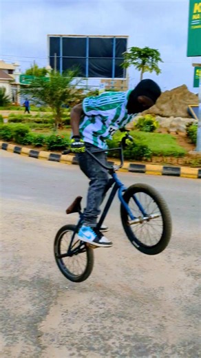 Bike Master Tz on Instagram: "“Comment ‘KING’ kama unaona hii kali.”🙏🏼🙏🏼🚲🚲💪💪🙏💥💪🏼🧨🚛🚲🚲@vansbmx66 @nitrocircus @zerobrainer0 @ibraah_tz @xgames @diamondplatnumz @dennisenarson"