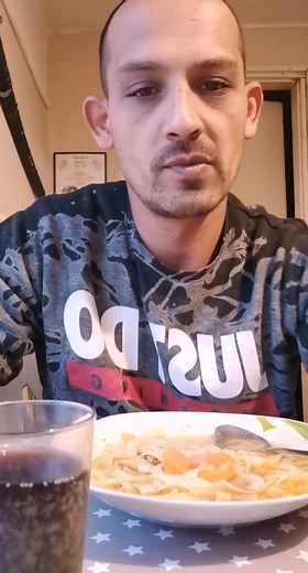 Elosztok-haloztok-halozunk egyűtt :frris meleg zöldség leves mert kint hideg és zord sz időjárás🥰