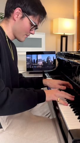 This theme song makes you feel filthy rich #succession #piano