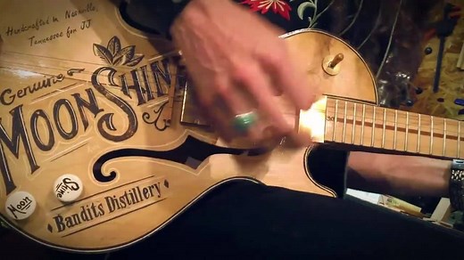 •LIKE the Justin Johnson Facebook Page! •Justin Johnson MUSIC & MERCH: www.justinjohnsonlive.com/store.html •SUBSCRIBE to Justin Johnson's YouTube Channel: www.youtube.com/justinjohnsonlive •4-String Hand-Painted Moonshine Hollowbody Tenor Guitar built by Arne Hübner | Justin Johnson