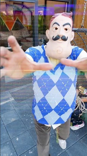 Hero kid enters hello Neighbor’s garden 😱♥️👻#shorst