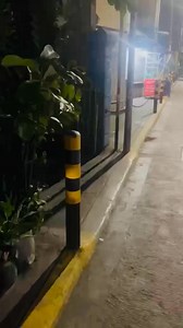 From a reader: “Hi, Visor. Dito po ito sa A.B. Cruz, Kalawaan, Pasig. Yung bollards, nasa dulo and may mga halaman. Hindi madaanan kahit daga. For safety ata ng mga bahay and halaman yung bollards, not for pedestrians.” | VISOR