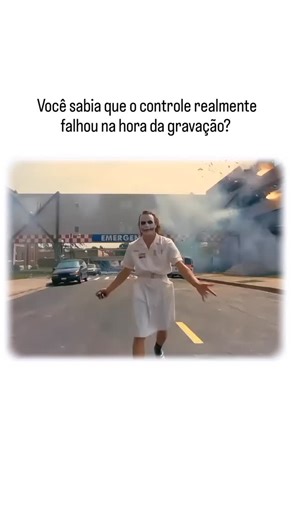 Seu Trecho Preferido on Instagram: "SINOPSE 👇🏽 Nome do Filme: Batman: O Cavaleiro das Trevas Título Original: The Dark Knight Tipo: Filme Americano Gênero: Ação / Crime / Drama Duração: 2h 32min Onde assistir: link na bio ☝️ Nota no IMDb: 9,0/10 Direção: Christopher Nolan Roteiro: Jonathan Nolan, Christopher Nolan Elenco Principal: Christian Bale, Heath Ledger, Aaron Eckhart, Michael Caine, Gary Oldman, Maggie Gyllenhaal Sinopse: Gotham vive um momento de falsa esperança com Batman, o comissár