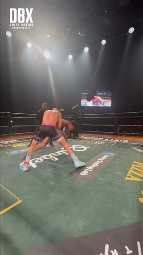 El Gallo Drops His Opponent in the First Round!😤