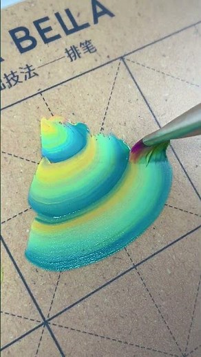 Who knew a Christmas tree could be this colorful? ✨