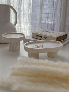 Minimalist Pedestal Tray Set – Round & Oval Dish on Ribbed Base, Footed Jewelry Display, Neutral Coffee Table Decor, Modern Home Accent - Etsy