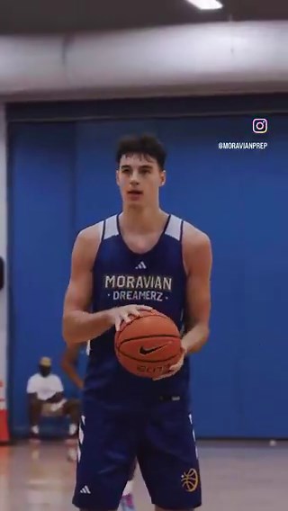 RT @Gjk_298: Gators Basketball Commit Jones Lay 🐊🔥