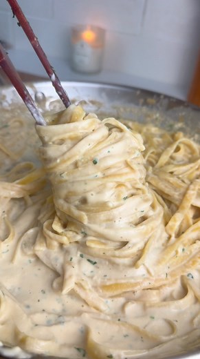 Ben Chelin | BROWN BUTTER CARAMELIZED ONION ALFREDO 🇮🇹 🤓 Comment “Recipe” and I’ll send you the full recipe card for free!! Authentically white-washed... | Instagram