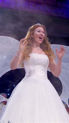 Doesn't she sound like an angel? 💙✨⛄ Listen to André's beautiful Christmas music on YouTube or Spotify at: https://linktr.ee/andrerieu | André Rieu