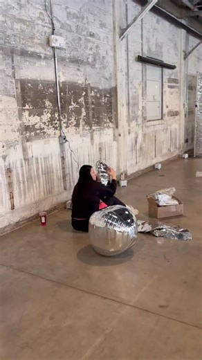 5.6K views · 33 reactions | Floating Orbz? Yes please. We hope you enjoy this mini ceiling install tutorial from our incredible friends @wowlloons & @luxeballoonsboston 睊 With magnetic tools from @clikclikcompany it’s easier than ever to get your balloon designs sky-high! ☁️ Who wants to see more content from this stunning event?!  #ceilingdecor #ballooninstall #silverballoons #eventdecor #rainbowballoons | Rainbow Balloons, USA | Facebook