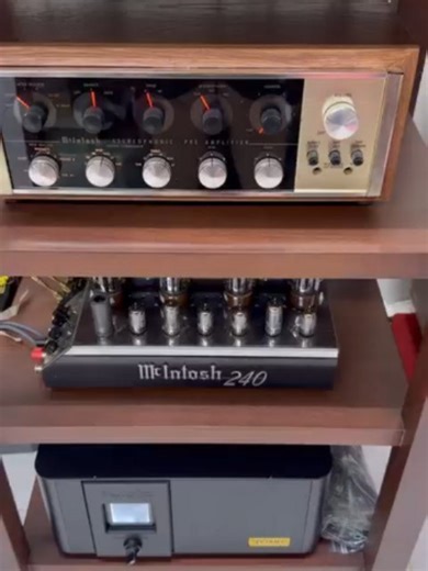 HIFI RETRO on Instagram: "McIntosh C20 and MC240 with a pair of JBL L300 This is the kind of setup that forged the DNA of classic high-fidelity. The C20 is the tube preamp that defined the McIntosh sonic signature people still discuss today. A wide soundstage, rich midrange, a musicality that transcends time. The MC240 brings control and smoothness, with bass authority that feels natural, almost effortless. Their legendary status comes from their ability to make any music sound natural and alive