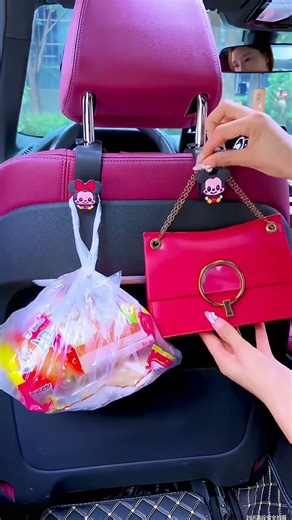 Car seat hook – a small but extremely convenient accessory!