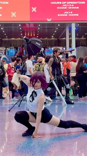 Chainsaw Man Reze cosplay dance at ANIME EXPO! #chainsawman #cosplay #cosplaydance #hamucotton