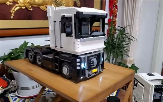乐高技术 MOC：雷诺 magnum 6x2 卡车