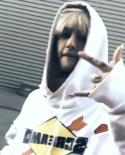 Lil peep wanna be’s were weird till i saw this guy making his own live shows imitating lil peep 😭 be yourself || #lilpeep #lilpeepedit #lilpeep🖤 #lilpeep4ever #lilpeepnutz