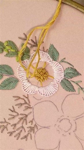 SATIN EMBROIDERY SPRING FLOWERS SHORT