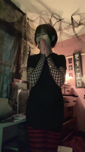 Mavis cosplay🖤♥️ • • • #foryou #cosplay #explore #mavis #maviscosplay #fyp #hoteltransylvania #contactlenses