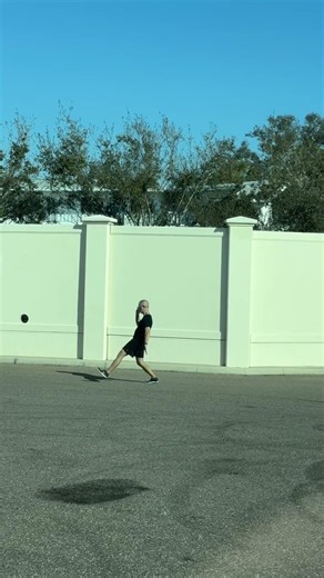 This is exactly how I’m walking if aliens show up. #alien #walking #funny #share #cool 😎😎😎🤟🏼