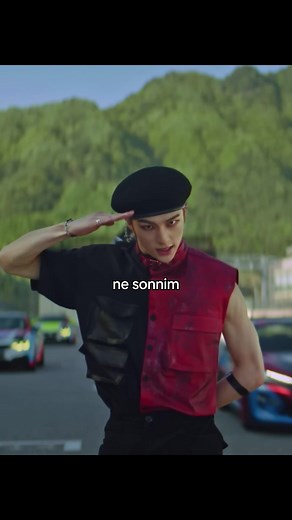 Exploring the Meaning of 'Ne Sonnim' in English with Hyunjin from Stray Kids