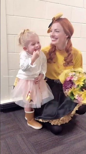 Emma Wiggle meets a Fan!