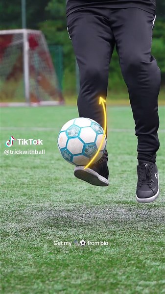 Master the new freestyle move – the iconic freestyle move that’s redefining football skills! ⚽️🔥 Unleash your creativity and showcase your flair with this legendary trick! 🚀 💪 #football #FreestyleFootball #skillup