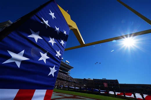 Parachutists cause scare before Armed Forces Bowl game