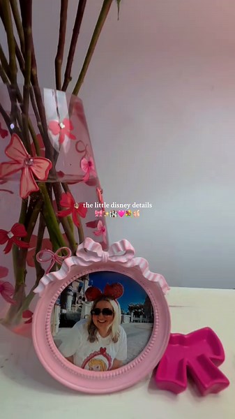 I’ve been loving the bow trend so much lately ✨🎀 I also love my castle wax warmer 😭 #disney #disneyworld #bows #disneycastle