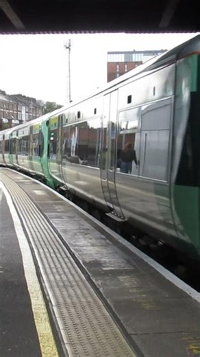 [SHORTS] Class 377 at Clapham Junction 27/09/25