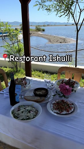 Rezervoni tek Restorant Ishulli ne mes te Lagunes se Patokut. 068 408 3992 #restorantishulli #visitalbania #restorantpeshku #lagunaepatokut #lac