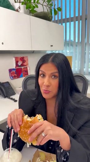 Perfect Pout: Transfer-Proof Lip Liner for Burger Lovers