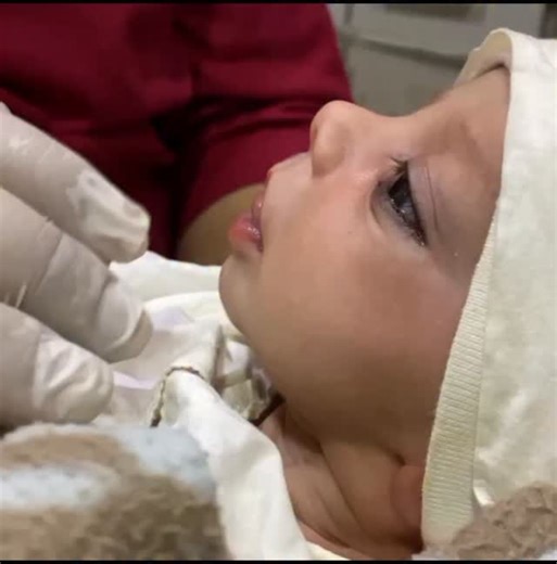 62K views · 1.5K reactions | Mashallah  this cute baby in NICU is finally ready for home  after full recovery. Feeding time before discharge — the baby’s fantastic eyes  make this moment even more special . Such a lovely memory of care, love, and recovery #feeding #cutebaby #newborncare #cutebaby #babycare | Nurse Life | Facebook