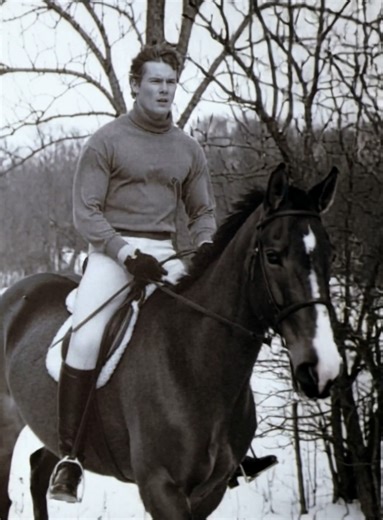 Christopher Reeve will forever be remembered as Superman—not just for his iconic role, but for the real-life heroism he displayed after tragedy struck. Behind the fame and the cape, Reeve was a passionate equestrian, a man who found peace and freedom in the saddle. He had a deep connection to horses, especially during his years competing in eventing. Riding brought him joy, challenge, and a quiet strength that mirrored the man he truly was—grounded, disciplined, and deeply in tune with the natur