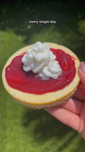 High Protein Cheesecake Crumbl Cookie! Only 195 Calories!🍰🍪🔥#food #shorts #highproteinrecipes