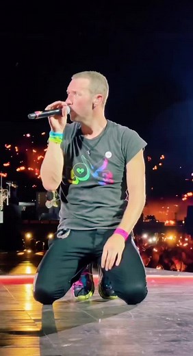 Coldplay Fix You Performance in Naples, Italy