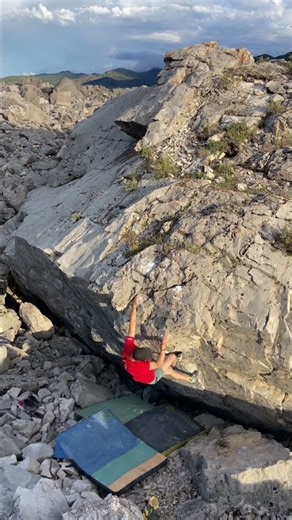 BLACK CAULDRON (direct) - V5/6 - Frank Slide, Alberta