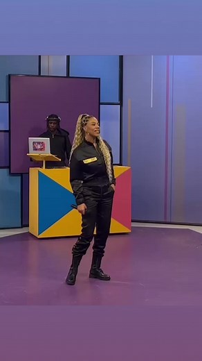 É oficial! Yola Araújo é angolana e ama marcas made in Angola 🇦🇴 ❤️A cantora usou um macacão da nossa marca, ontem, na Tv Zimbo. Quem assistiu? | Hadja Models