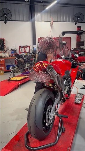 Brutal Sound of DUCATI PANIGALE V4 2025 with SPARK Full Exhaust Sound🔥 #ducati #v4 #shorts #2026