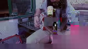 483K views · 11K reactions | A zene mindenkié! 3 húros-sörösdoboz-gitár!朗 Feltaláló: Sergi Estella Spanyolországból. '12 pack Blues' | Mucsi Zoltán | Facebook