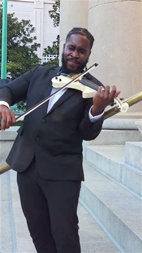 Beyoncé 'Love on Top' (First Chorus Loop) Electric Violin Performance on MacArthur Museum Steps!