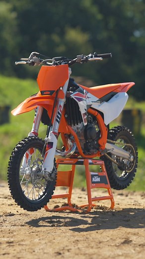 Huge 2-stroke performance in a mini-motocross package. The KTM 65 SX rips hard - no question. Full model details: https://brnw.ch/21wELaA #KTM #ReadyToRace #KTMOffroad #NothingHasChanged #Motocross #KTM50SX #KTM65SX | KTM