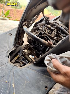 363K views · 8.8K reactions | Apakah bener ganti oli cuma marketing saja dan cuma muter muter di mesin saja.. Himbaun buat kaum hawa dan kaum awam #bengkel #otomotif #tutorial | Belajar Mekanik Dari NOL | Facebook