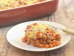 Filipino-style Chicken Baked Macaroni with meaty tomato sauce and cheese topping is sure to be a family favorite. It's hearty, tasty, and perfect for family dinners or holiday parties. Get the full recipe: https://www.kawalingpinoy.com/filipino-style-chicken-baked-macaroni/ | Kawaling Pinoy Recipe Blog