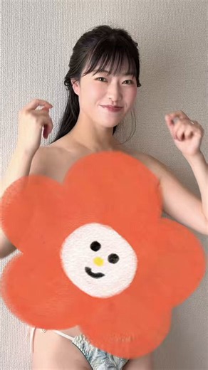 昨日の撮影中、耳ツボジュエリーの良さについて伝えるわたくし。笑💎スタッフさん達が楽しく話してくれるのでにこにこ笑顔☺️