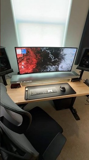 This desk setup accessory is insanely functional 🤯