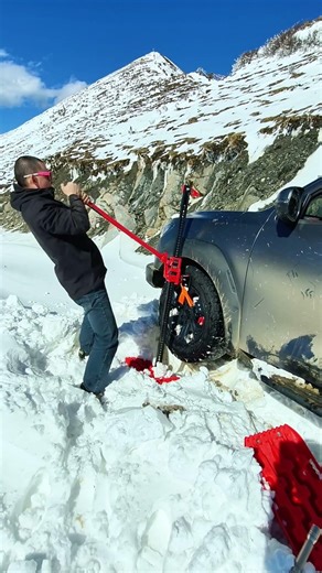 AMAZING Tech: The "Monkey Jack" Saving The Day In 3 Feet Of Snow 🤫